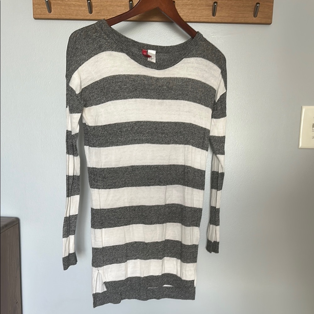H&M Gray and White Striped Sweater